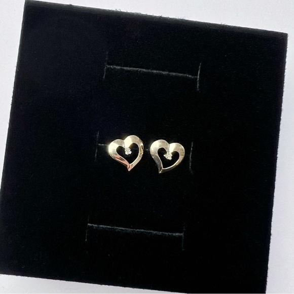 14k Gold Heart Earrings With Diamond - Picture 1 of 7